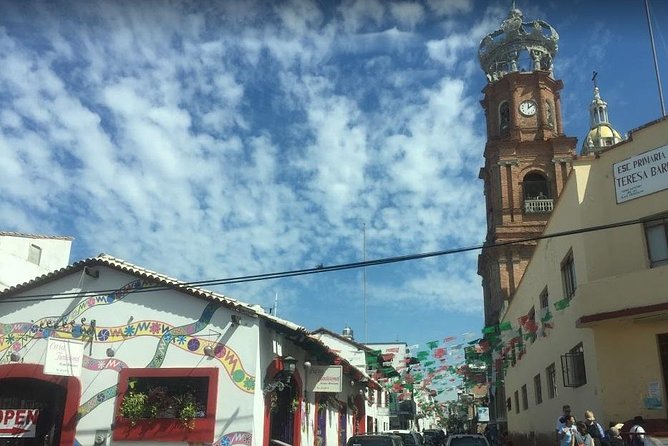1 to 6 Passengers Vallarta Private City Tour - Mercado Municipal Rio Cuale: 45 minutes of practical souvenir shopping