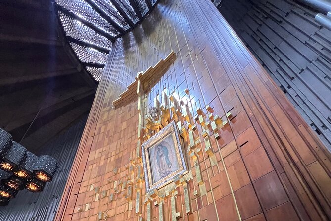100% private tour in Guadalupe's Basilica with transport - The Tepeyac Hill walk: gardens, waterfalls, and chapel of the flowers