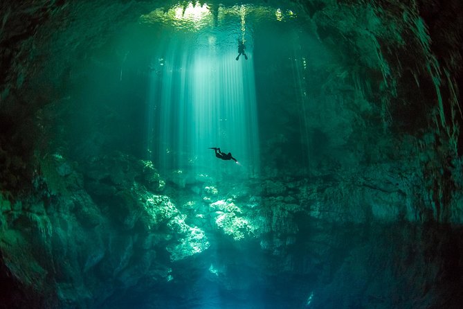 2 cenote divings (including one deep diving) for advanced divers in Tulum - Pit cenote advanced portion: sulfur cloud, halocline, and sun rays