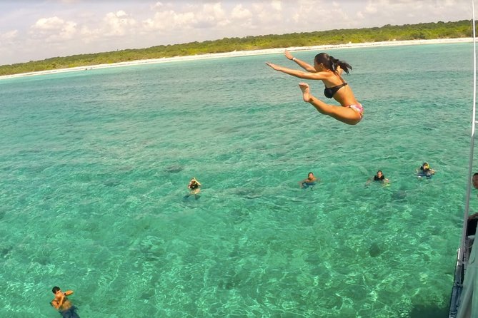 3 Hours - 53' Hatteras - Tulum, Playa Del Carmen, Riviera Maya - Food and Drinks: Snacks First, Full Meal Later