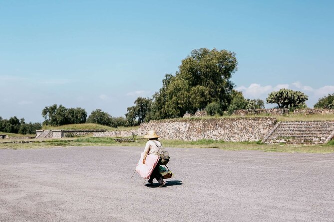 3X1 Teotihuacan, Basilica of Guadalupe, Tlatelolco and Tequila Tour - The agave, tequila, and mezcal tasting stop you’ll actually remember
