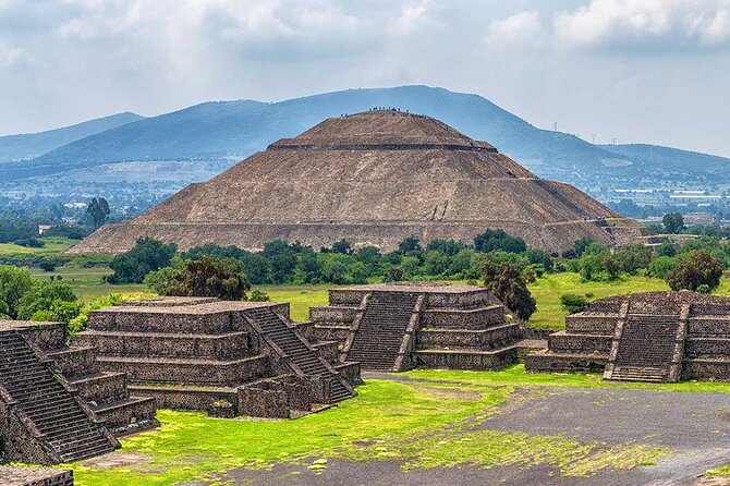 3X1 Teotihuacan, Basilica of Guadalupe, Tlatelolco and Tequila Tour - Getting picked up in Mexico City, without losing your morning