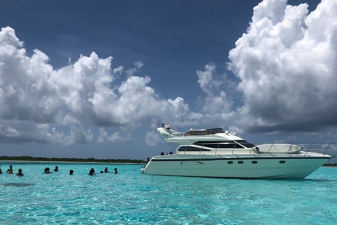 4 Hour - 47' Azimut, Tulum, Playa del Carmen, Riviera Maya - Karaoke and Spotify, yes, it is part of the package