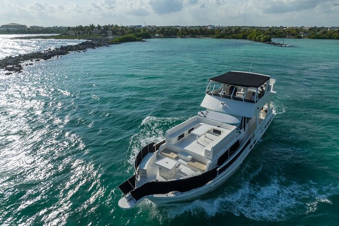 4 Hour - 72' Bruce Roberts, Tulum, Playa del Carmen, Riviera Maya - Alcohol Rules and Comfort Considerations