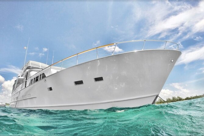 4 Hour - 80' Burger, Tulum, Playa del Carmen, Riviera Maya - Karaoke and music on the water: the part your group will remember