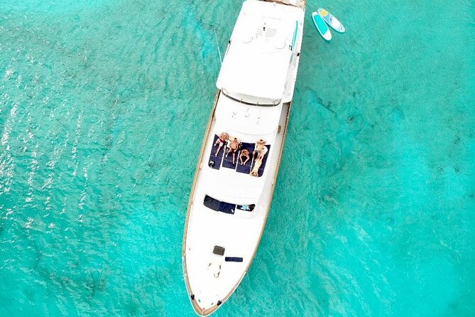 4 Hour - 80' Burger, Tulum, Playa del Carmen, Riviera Maya - Crew care and group energy: what you’re really paying for