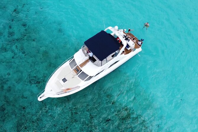 4 hours snorkel & beach tour - Private Yacht 47 ft - From Puerto Aventuras Marina to a 47-Foot Private Setup