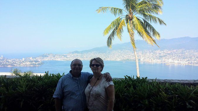 6Hr Cruise or Hotels City Tour, Divers, Baby Turtles Peace Chapel - Stop 1: La Quebrada Cliff Show in a Tight 30 Minutes