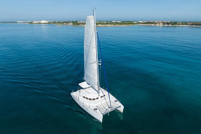 8H 38' Catamaran All-Incl. to Cozumel in Tulum & Playa del Carmen - A 38-foot catamaran day that feels like two modes