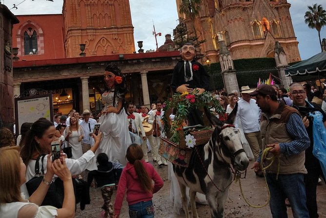A fascinating Walking Tour of San Miguel - Meeting point and timing at Parroquia de San Miguel Arcángel