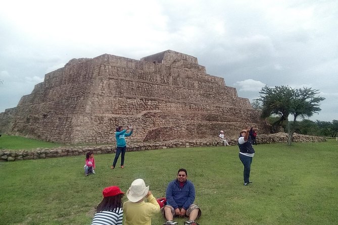 A not crowded Archaeological tour in Cañada de la Virgen - The 9:00 am start, hotel pickup, and the ride out of San Miguel