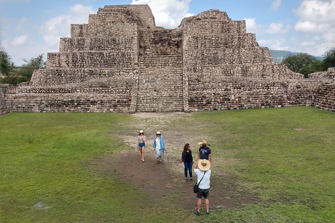 A not crowded Archaeological tour in Cañada de la Virgen - What the site teaches you: Otomi/Otopames sky and the 500 AD date
