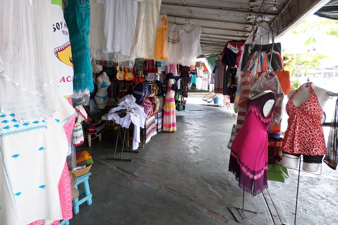 Acapulco City Tour - Mercado de Artesanias and the silver factory: buy souvenirs with a purpose