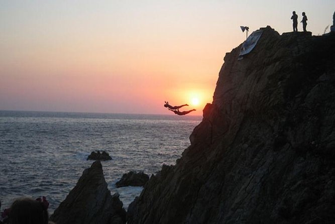 Acapulco Cliff Divers at Night - Key things I’d circle before you go