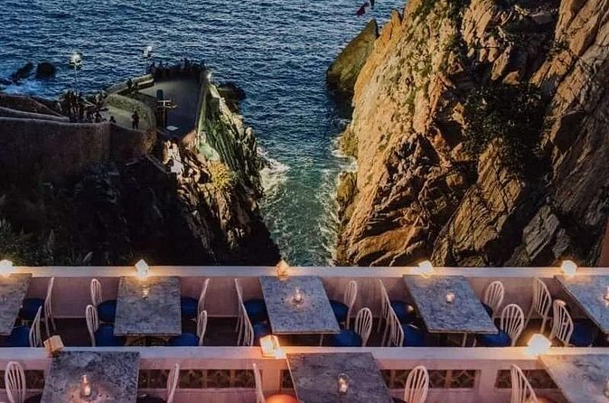 Acapulco Cliff Divers at Night - The itinerary pace: how the 3 hours usually feels