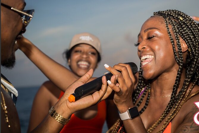 Adults only Hip Hop Sessions Boat Party Cancun - The open bar and snacks: where the real value shows up