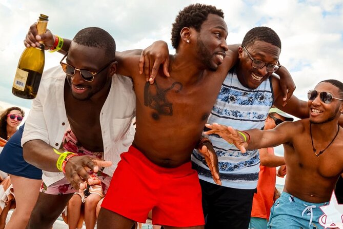 Adults only Hip Hop Sessions Boat Party Cancun - Swimming and water activities, when Cancun cooperates