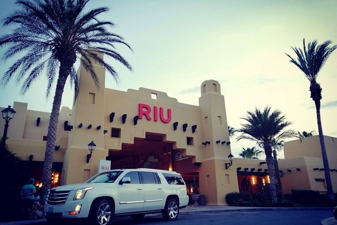 Airport Los cabos Round Trip Transportation - Drinks, water, and the reality of courtesy extras