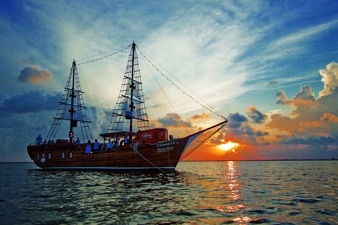 Amazing Romantic Dinner on a Spanish Galeon with Saxophone Music - Service Style on the Columbus: Host Energy and Attentive Drinks