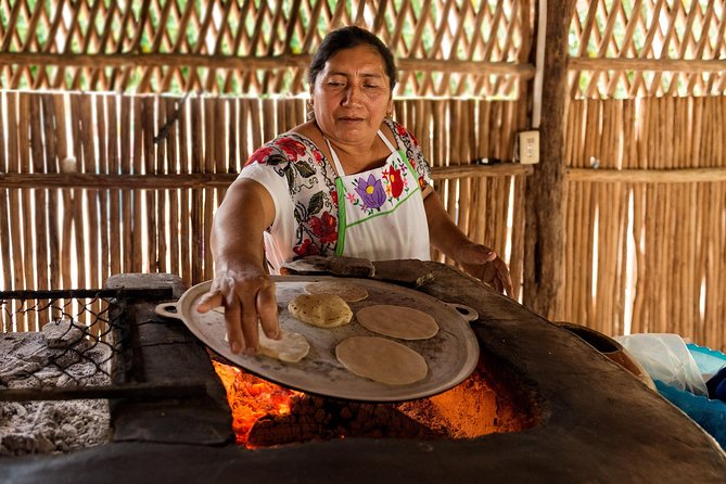 Ancient Chacchoben Mayan Ruins & Mayan Experience from Costa Maya - Port logistics: Plaza Las Fuentes, the meeting point, and the 15-minute walk