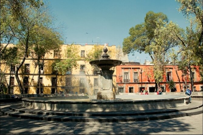 Arrivals & Survival of Jews in Mexico from 1519 - Librería Porrúa: the terrace intro and the big picture you need