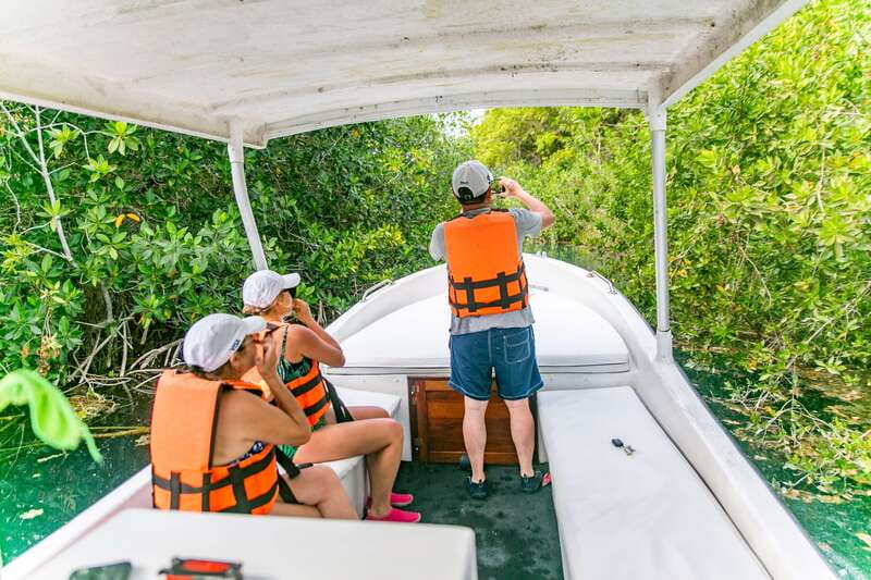 Bacalar: 3 Hour Boat Trip with Swimming & Drinks - Getting on board at Casa China and starting smoothly