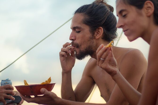 Bacalar: 4hr Private Sailing Tour with Guacamole & Drinks - Going Further From Tourism: Why That Piece Matters