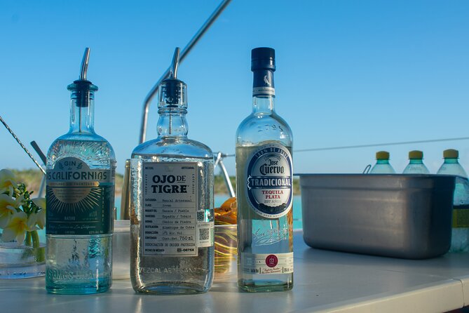 Bacalar - Gourmet Tour in Private Catamaran with Cocktails Included - The chef meal and cocktail service: what’s served on board