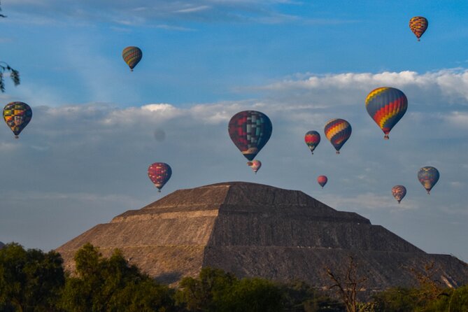 Balloon flight + pick up in CDMX + Breakfast in Cave + Teotihuacan - The artisan stop and drink tasting warm-up: fun, but not for every taste