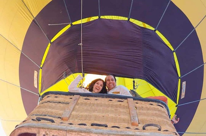 Balloon flight Teotihuacan, Breakfast in a cave Pick up in CDMX - Cine En La Cueva Teotihuacan: the cave breakfast stop you’ll remember