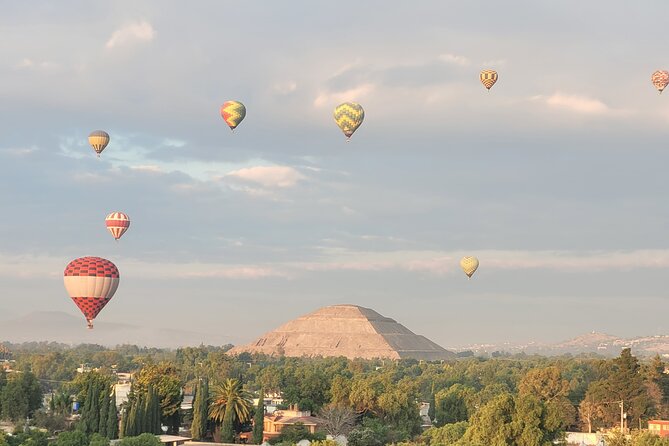 Balloon flight + Transportation + Breakfast in Cave or buffet + Pyramids - Balloon over Teotihuacán: what makes it special in 6 to 7 hours