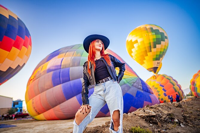 Balloon Flight with Breakfast in a Natural Cave and Transportation from CDMX - Watching the balloon inflate at the takeoff area