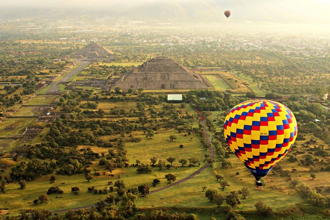Balloon Flight with Breakfast in a Natural Cave and Transportation from CDMX - The obsidian and maguey workshop, plus the local drink tasting
