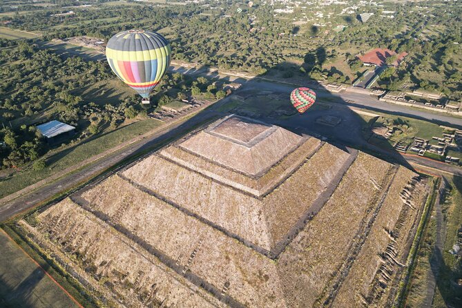 Balloon Flight with Breakfast in Cave and Pyramids of Teotihuacan - Gran Vuelo Teotihuacan Check-In, Coffee Break, and Waiting to Fly