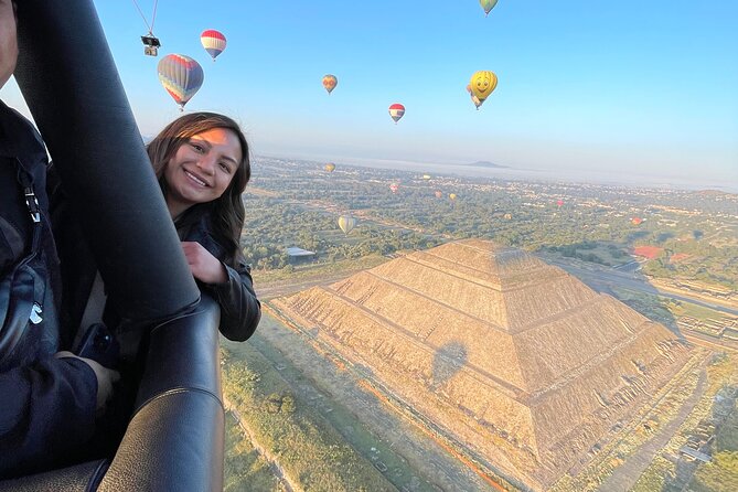 Balloon flight with pyramids tour and transportation from Mexico City - Teotihuacan pyramids with Diego: how the guide turns big stones into meaning