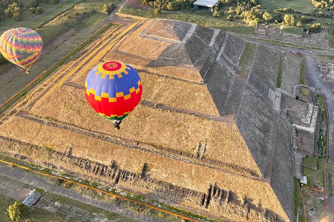 Balloon flight with pyramids tour and transportation from Mexico City - Globopuerto Aerostat check-in: forms, coffee, and first pyramid sightings