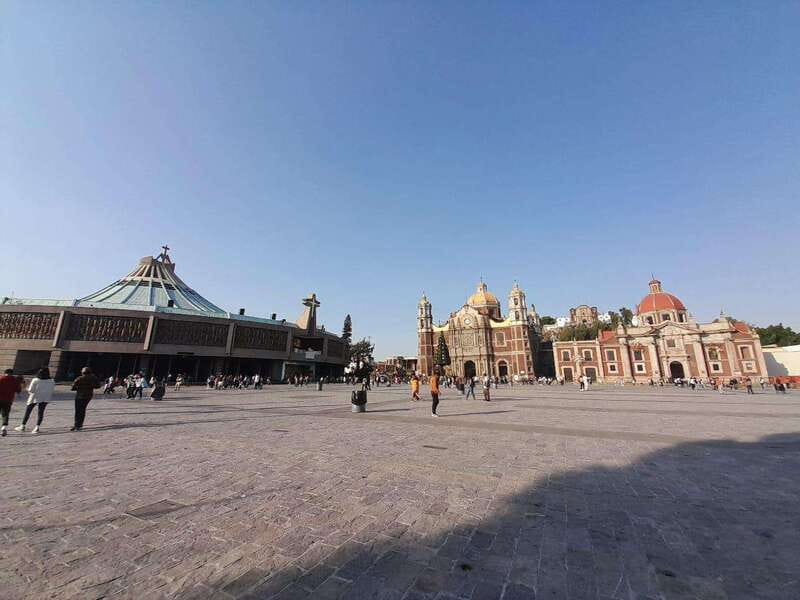 Basilica de Guadalupe: Complete Walking Tour - New Basilica: The Virgin of Guadalupe Up Close