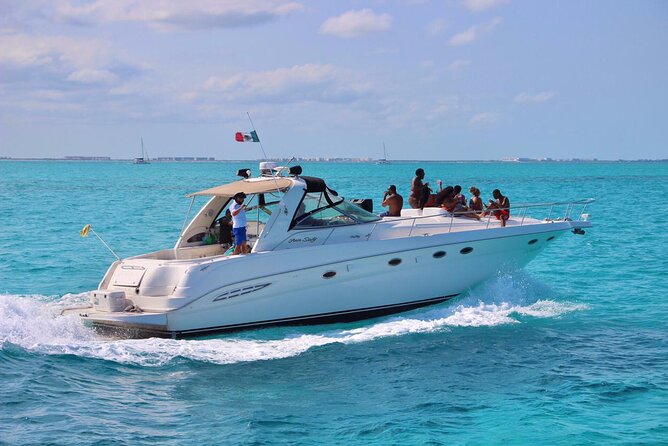 Beautiful Yacht SeaRay 48ft / 15PAX 25P16 - Swim and snorkel time, with fish-friendly details