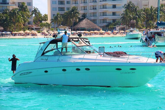 Beautiful Yacht SeaRay 48ft / 15PAX 25P16 - Crew attention is the standout feature