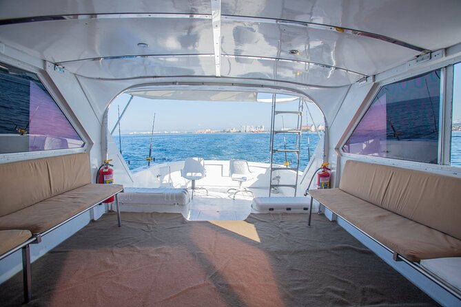 Bertram 38' Convertible Boat in Puerto & Nuevo Vallarta - Food and drinks: what’s included versus what you might want