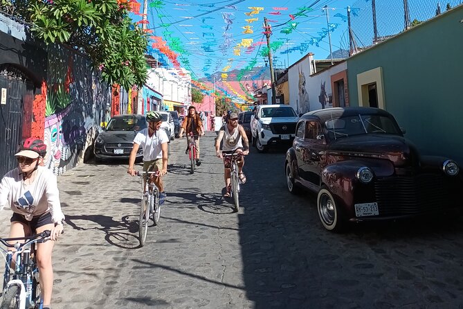 Bicycle Tour through Oaxaca learning about its Urban Art and History - Stop 1: Oaxaca’s oldest street-art neighborhoods, Jalatlaco and Xochimilco