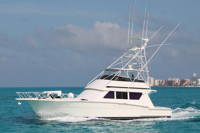 Biggest Luxury Yacht Boat Best in Cancun up to 28 pax - The Crew and Service Style You Can Expect