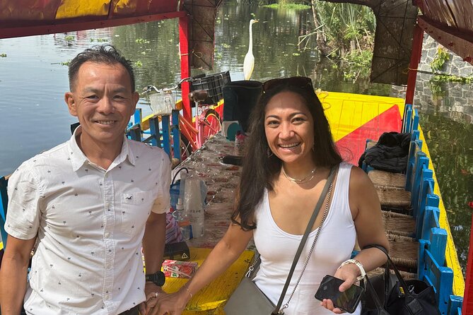 Boat tour in Mexico City with Live Guide with Food and Drinks - The Live Guide Factor: From Ivan To Omar To Des