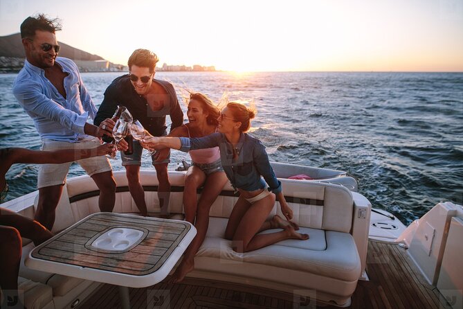 Cabo Arch Sunset Yacht Tour - Dinner & Drinks — Up to 18 Guests - A private sunset yacht where your group sets the pace