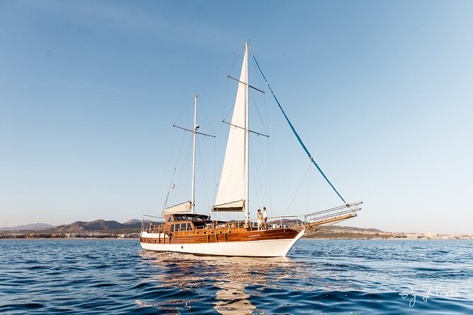 Cabo San Lucas Luxury Sailing Yacht and Dinner with a Chef - Chef Dinner on Board: What You Can Expect to Eat