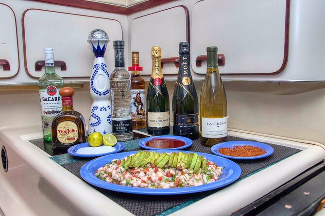 Cabo San Lucas Private Yacht Cruise with Open Bar - El Arco timing: quick photo time with a payoff
