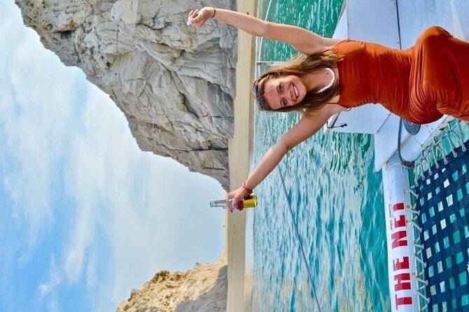 Cabo San Lucas Sunset Cruise with Unlimitted Drinks - Music, Vibe, and the Group Size Sweet Spot