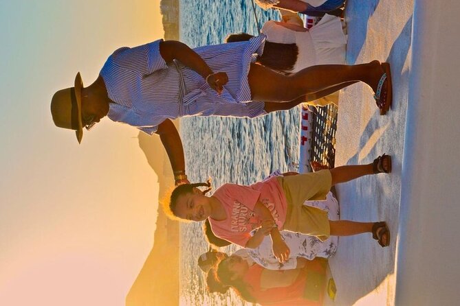 Cabo San Lucas Sunset Cruise with Unlimitted Drinks - Unlimited Drinks on Board: What You Can Expect, and What to Watch