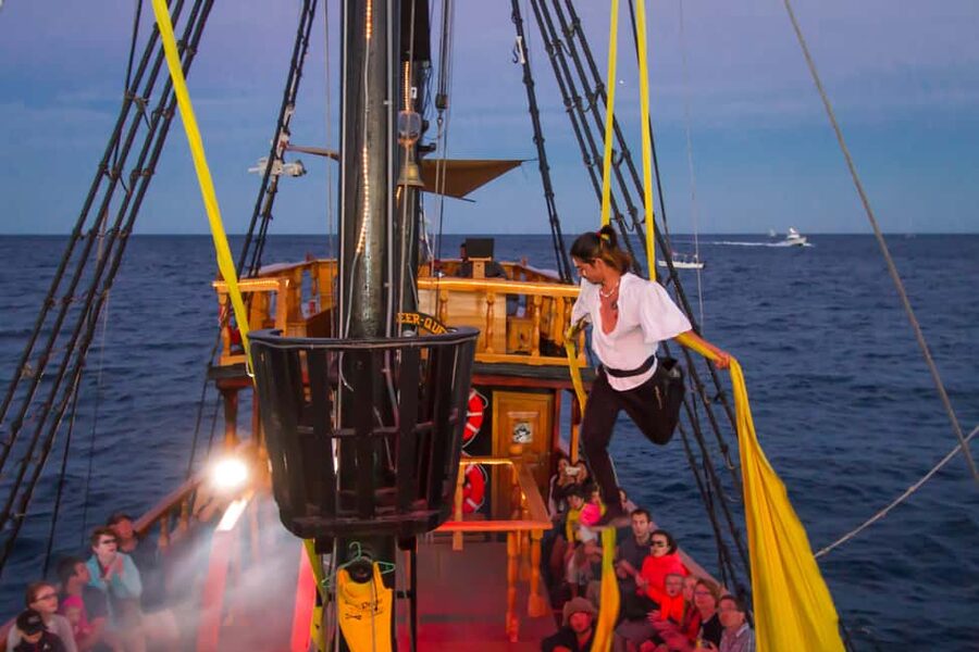 Cabo San Lucas: Sunset Pirate Ship Cruise with Dinner Show - Tips to make your sunset cruise smoother and your photos better