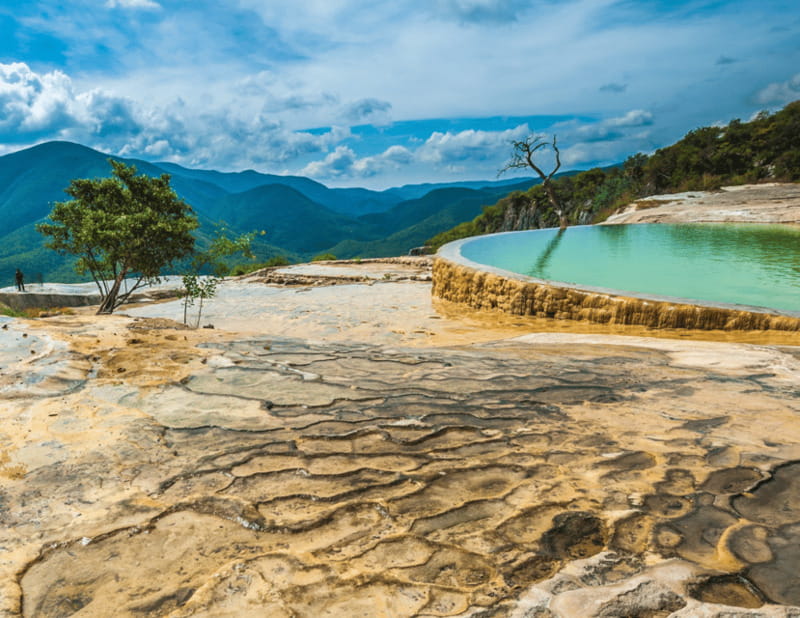 Caminos del Condoy: Boiling water, Mitla. Mezcal - A practical Oaxaca route: Mitla, Hierve el Agua, and mezcal